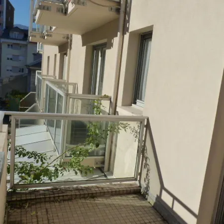 Agreable T2 Centre-ville, Calme Et Lumineux Avec Parking Privatif - Fr-1-555-94 アパート